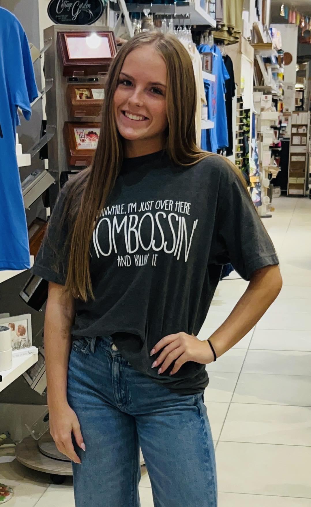 Mom Bossin Tee