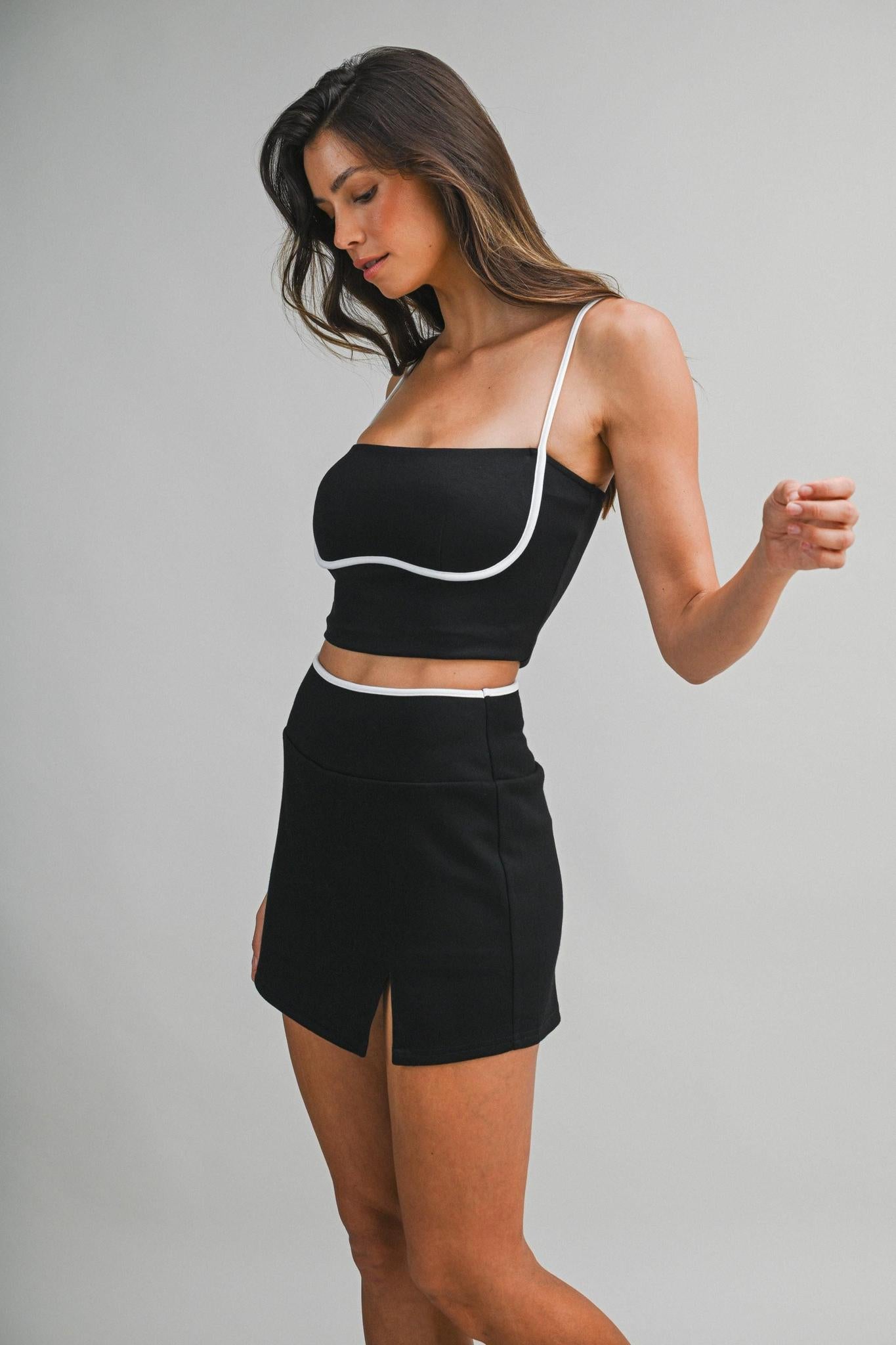 Contrast Binding Adjustable Strap Crop Top