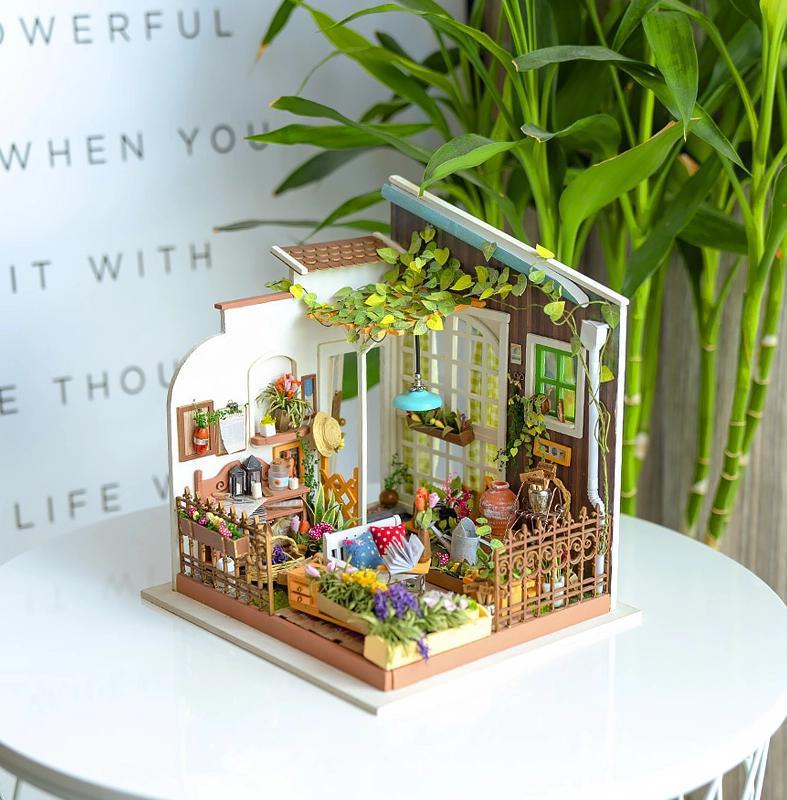 Rolife DIY Miniature Dollhouse - Miller's Garden