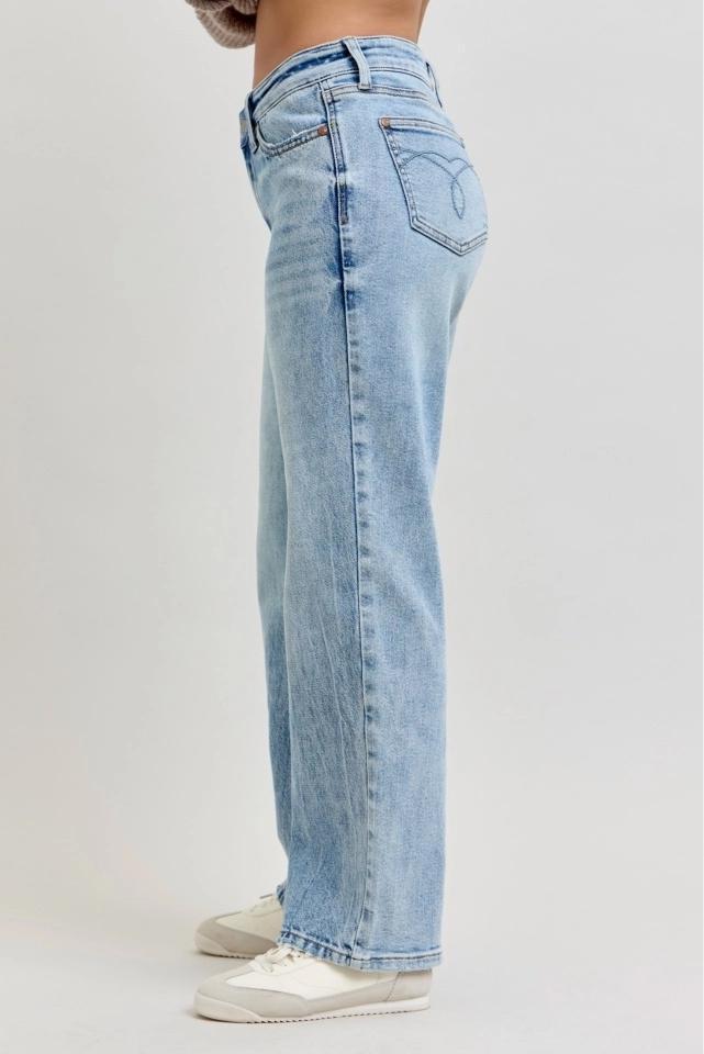 Judy Blue - Midrise Petite Rigid Magic Straight