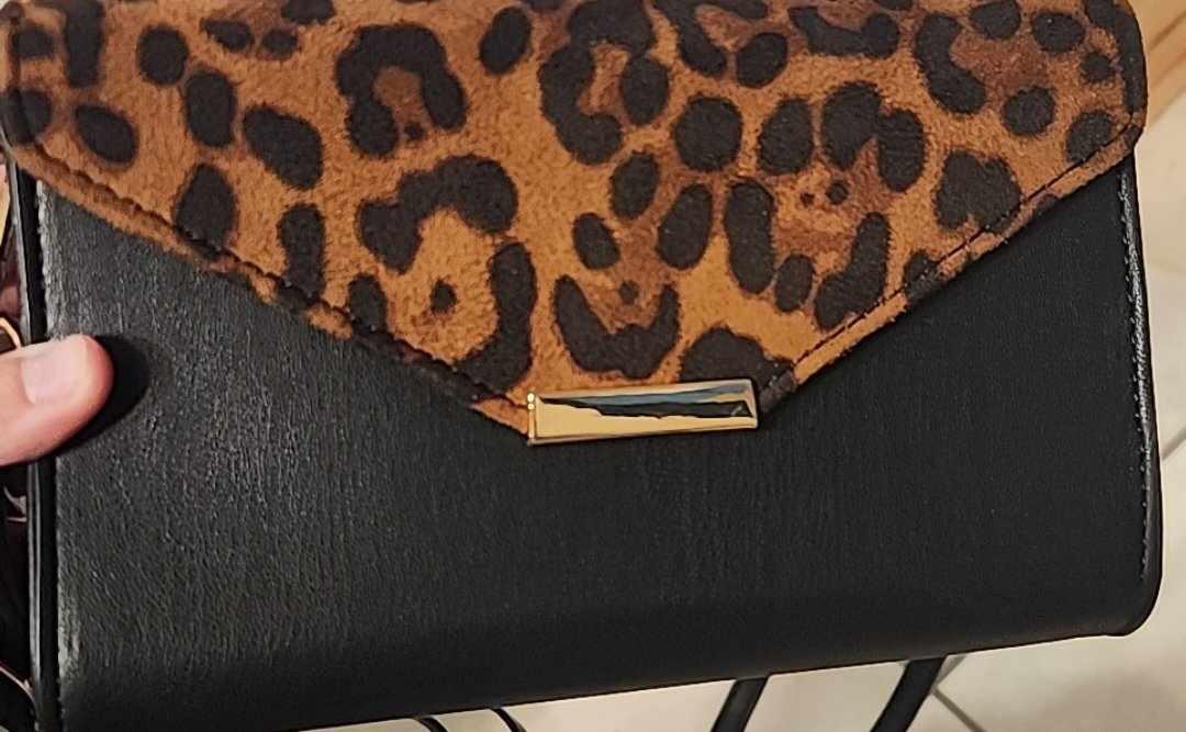 Clip & Go Strap Zipper Pouch