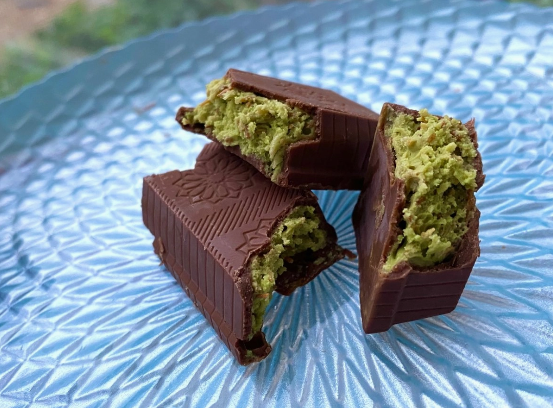 Pistachio Praline Dubi Chocolate Bar