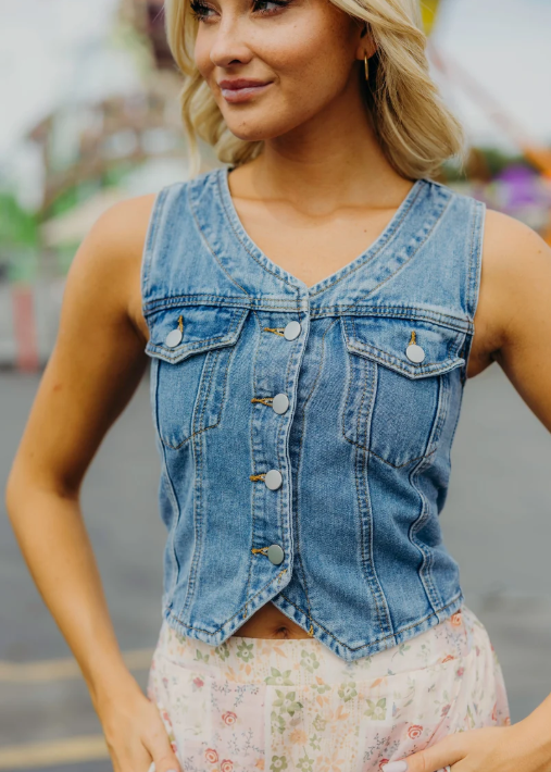 DENIM VEST IN MEDIUM WASH