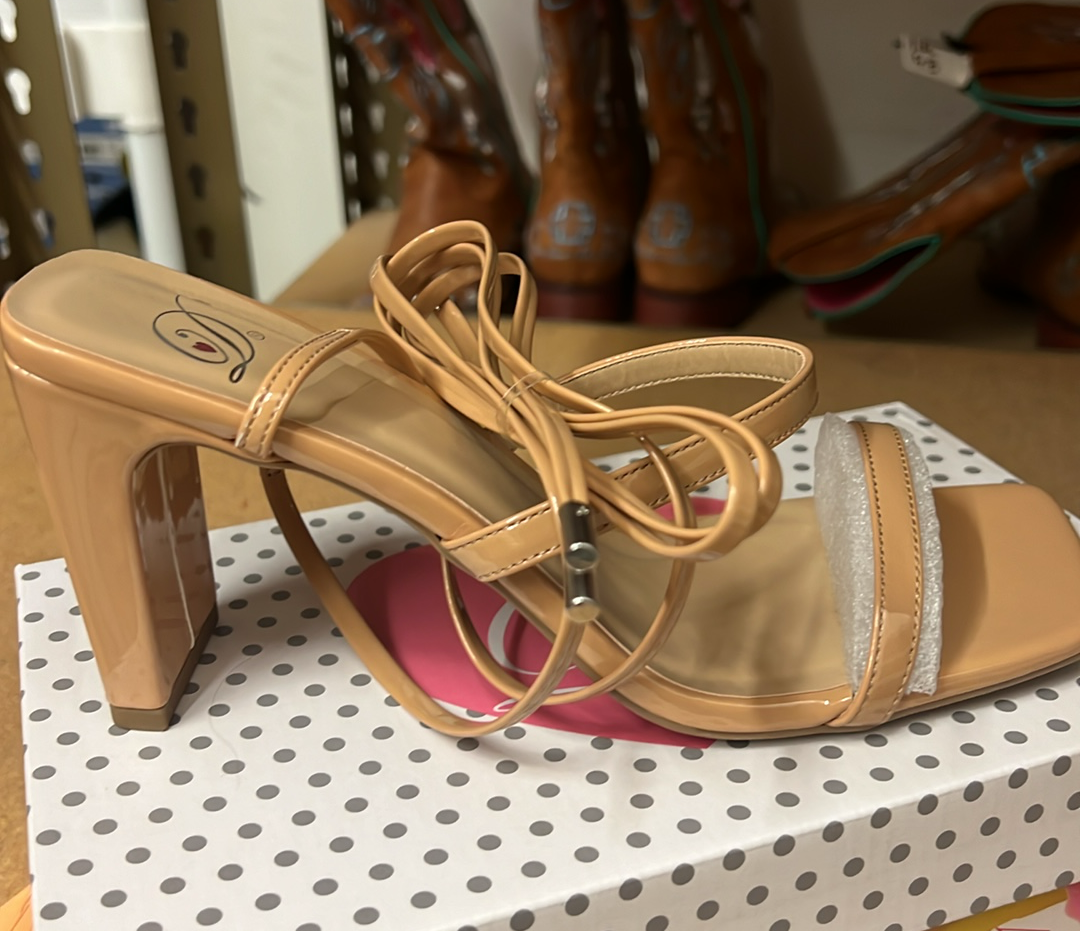 Myrtle Camel Tie Heels