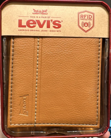 Levi Strauss MENS Passcase Wallet - TAN