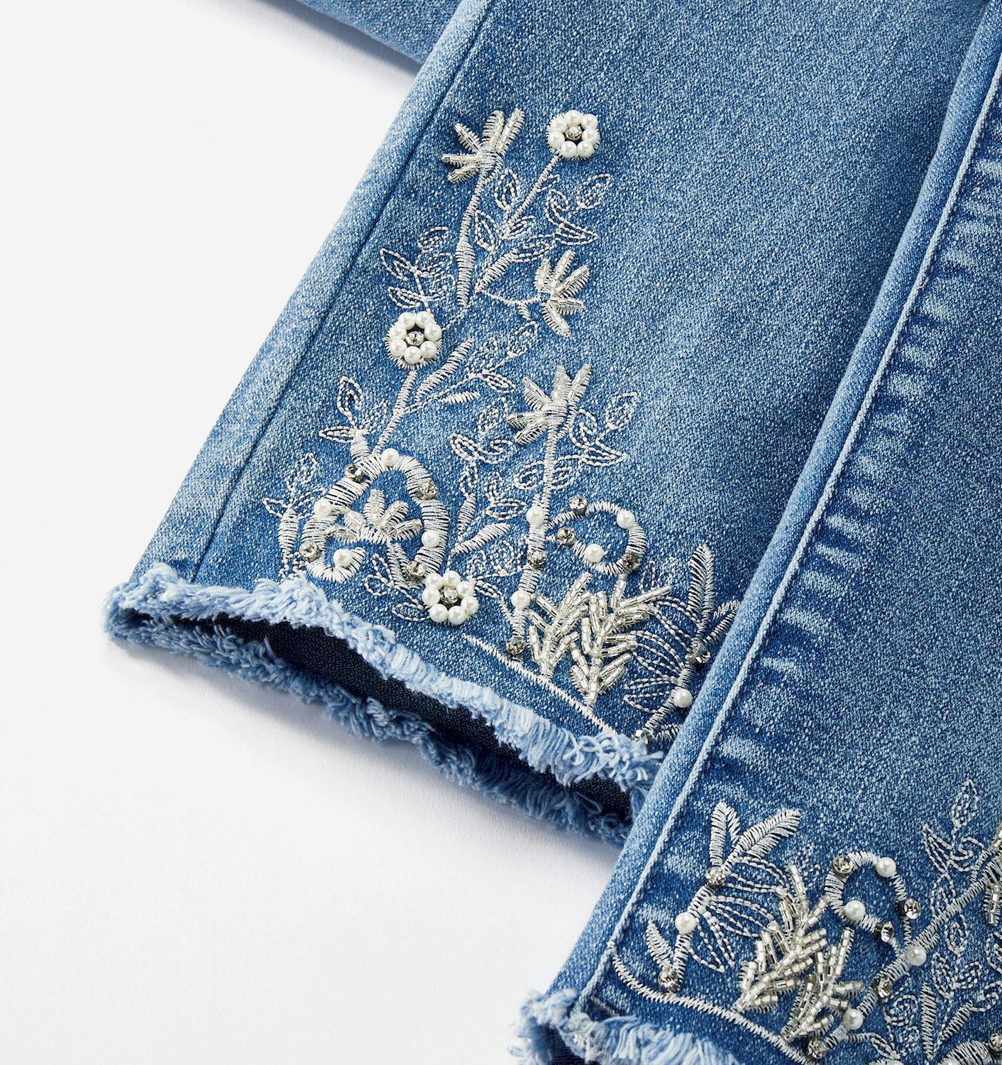Embellished Capri Denim Pants