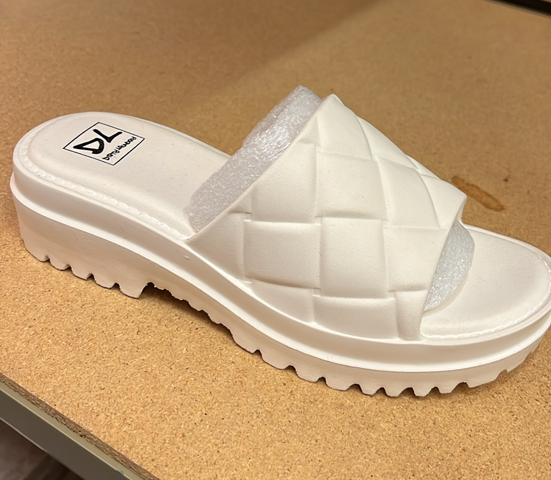 Lightning Cream Sandals