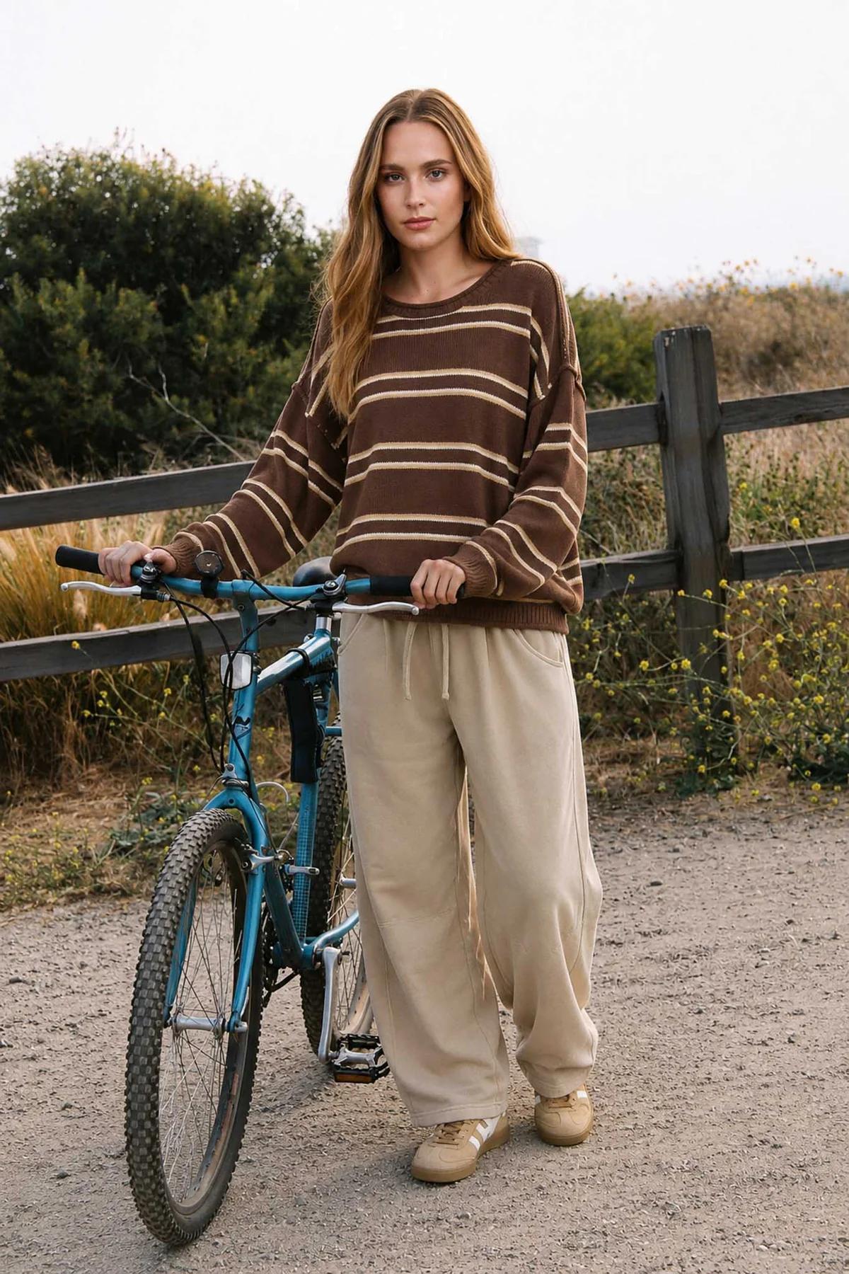 BROWN MULTI EXPOSED SEAM STRIPED ROUND NECK PULLOVER