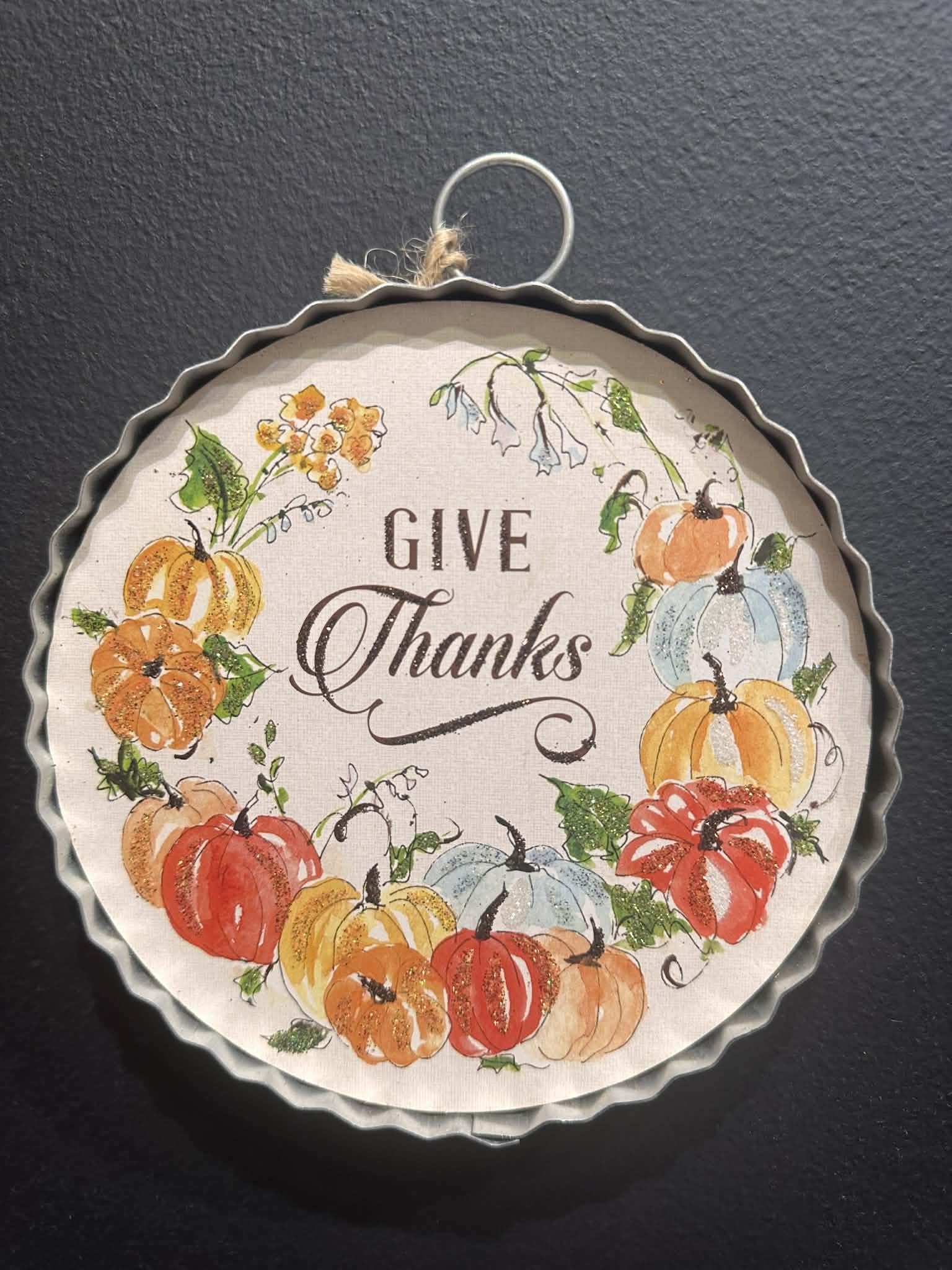 Give Thanks Round-top Sign
