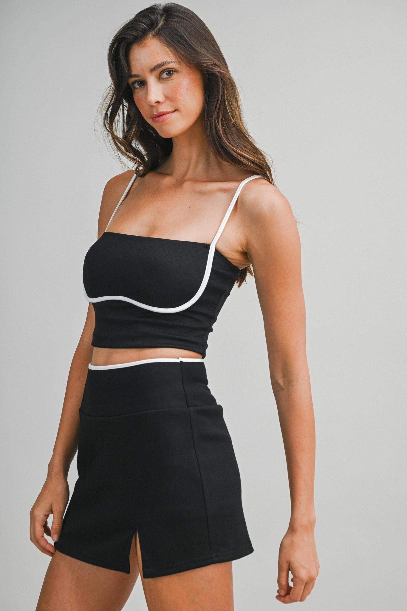Contrast Binding Adjustable Strap Crop Top