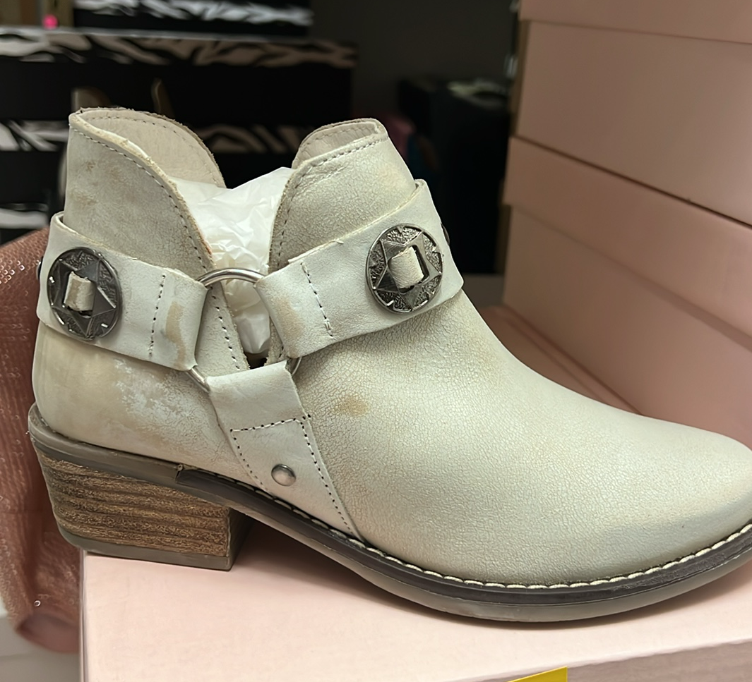 Austin Buff White Leather Boots