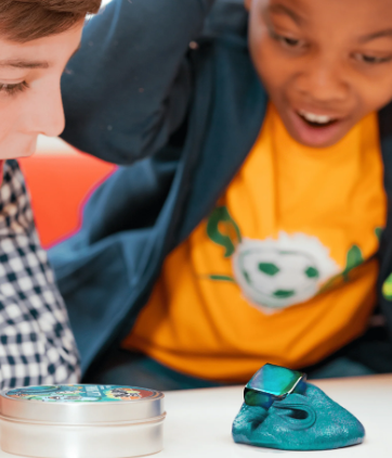 Crazy Aaron's Thinking Putty® - Magnetic Happy Earth