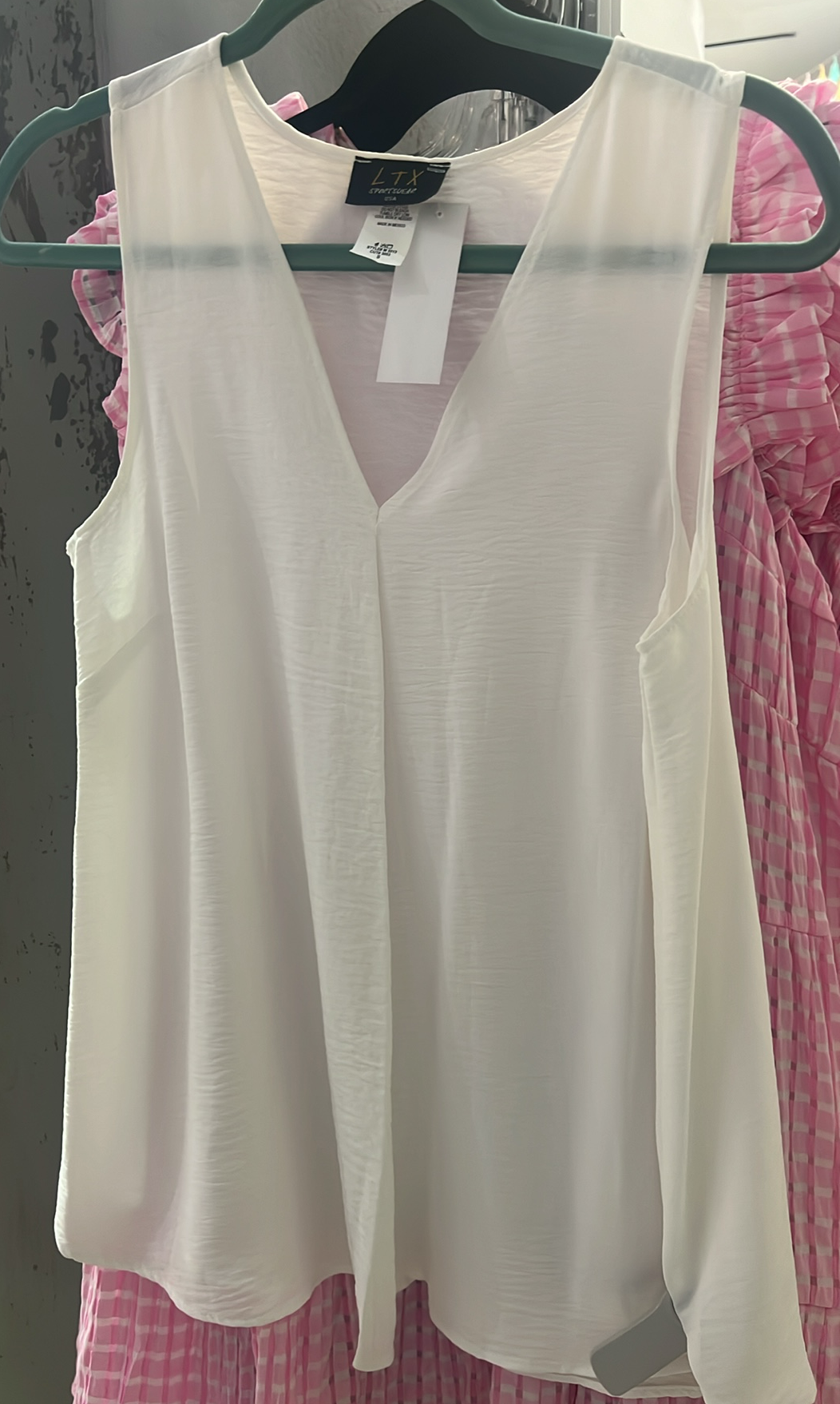 Flowy Solid Tank