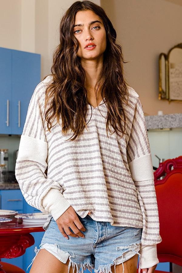 Spread Collared Neck Stripe Top