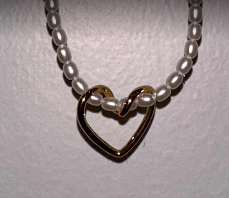 White Pearl Necklace with Intertwined Heart