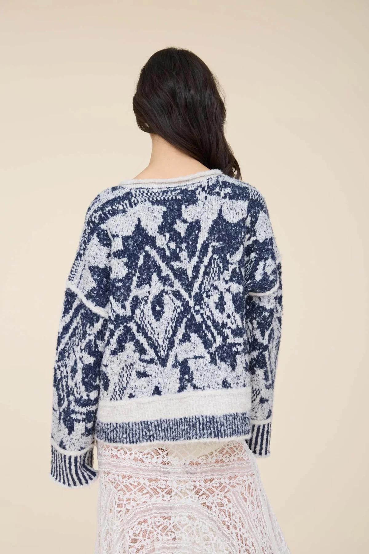 NAVY HEATHERED GEOMETRIC PRINT RAW EDGE KNIT SWEATER