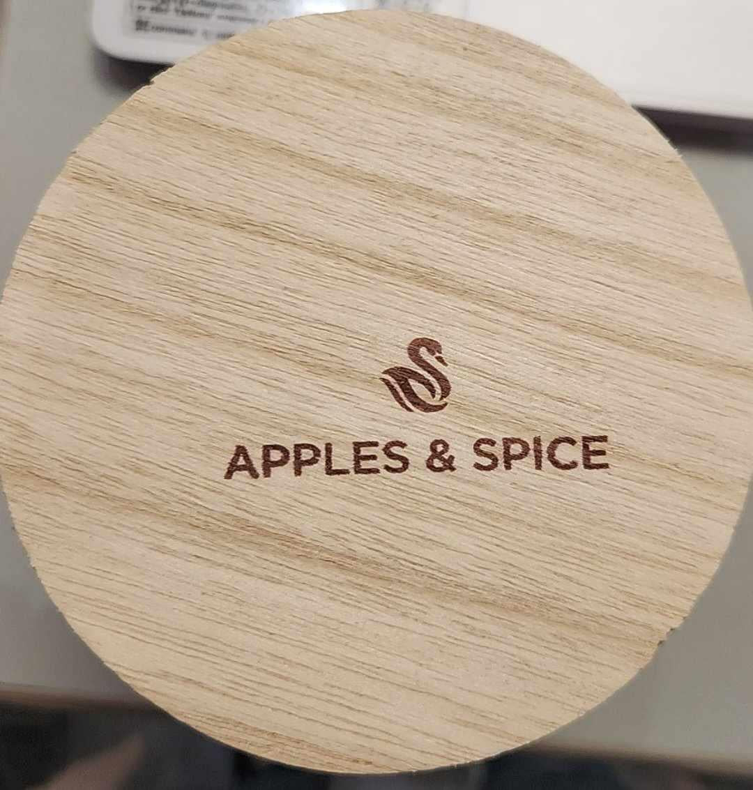 Swan Creek APPLES & SPICE Timeless Candle