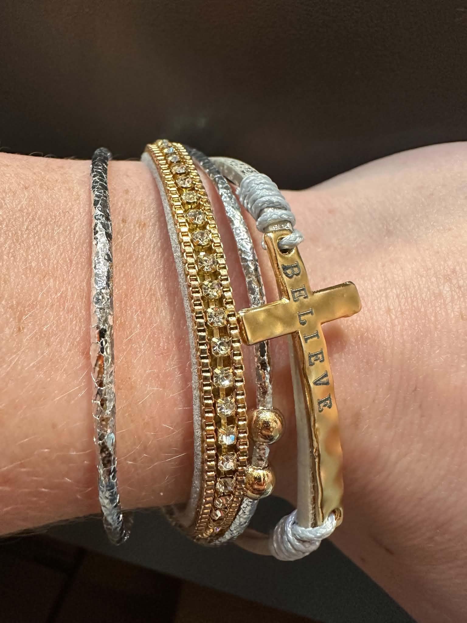 Multi-Strand Metallic Magnetic Strap Bracelets