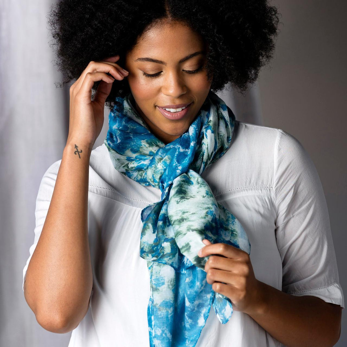 ArtLifting Rectangular Scarf White Flowers