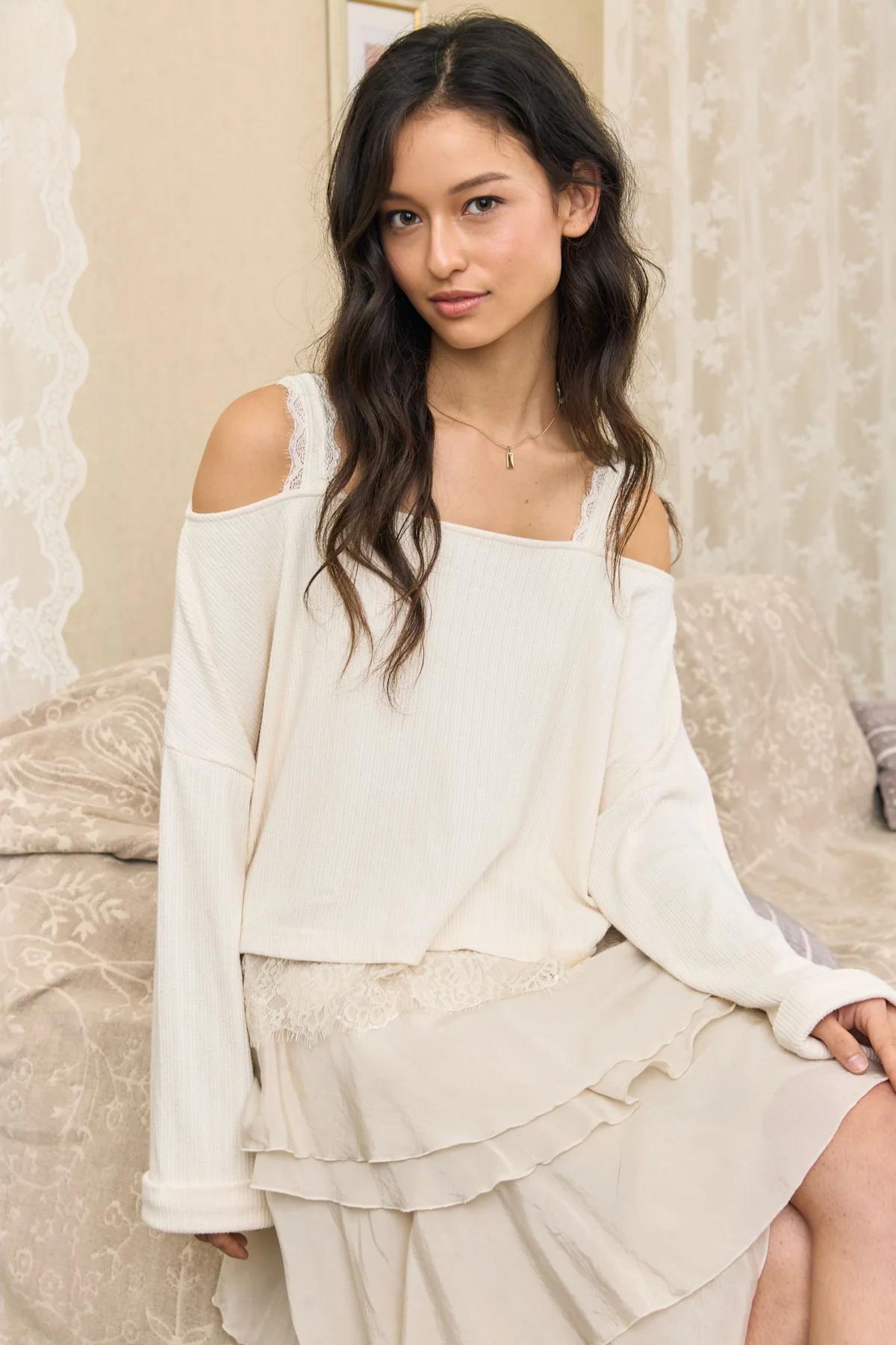 OFF-SHOULDER LAYERED LACE LONG SLEEVE KNIT TOP