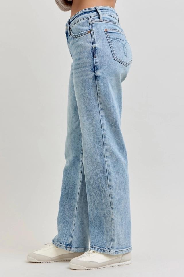 Judy Blue - Midrise Petite Rigid Magic Straight