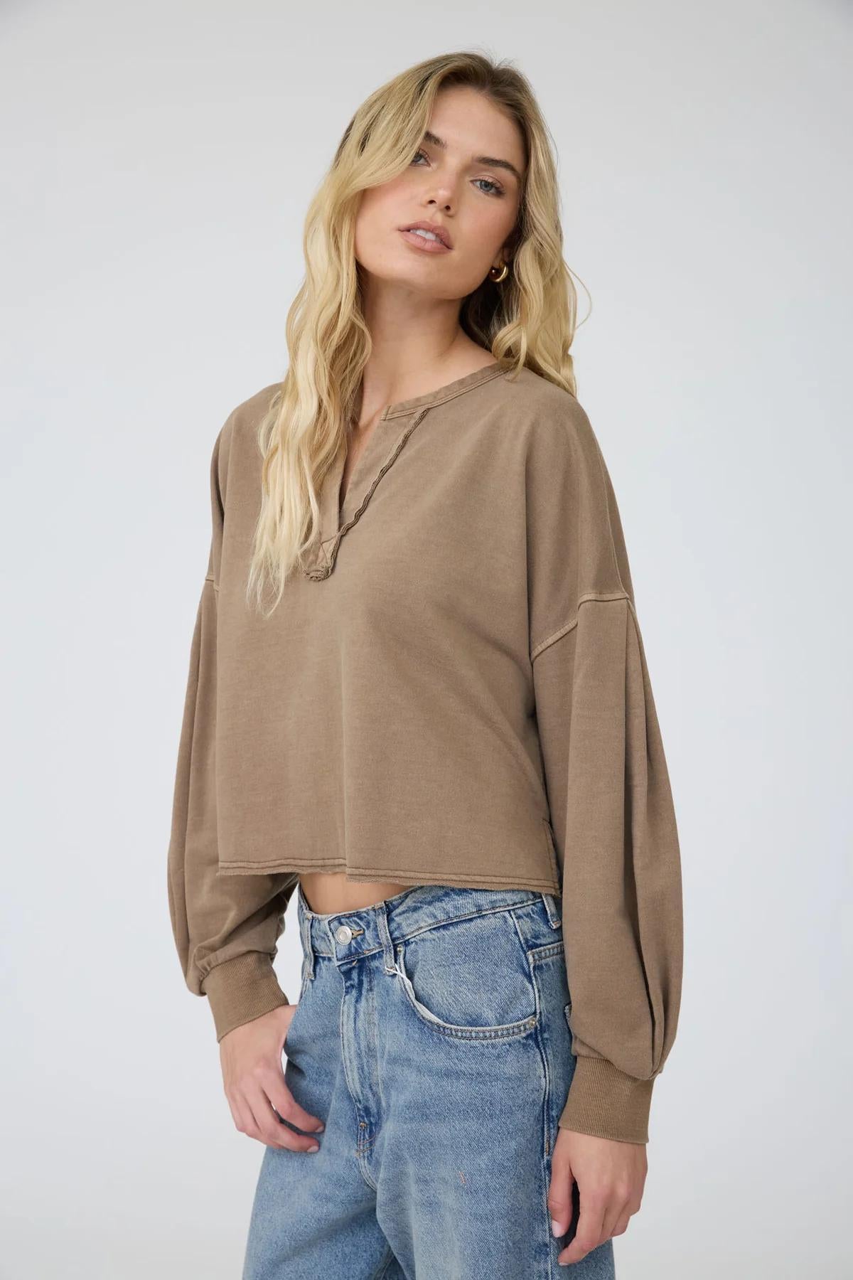 BROWN NOTCH NECK BOXY LONG SLEEVE KNIT CROP TOP