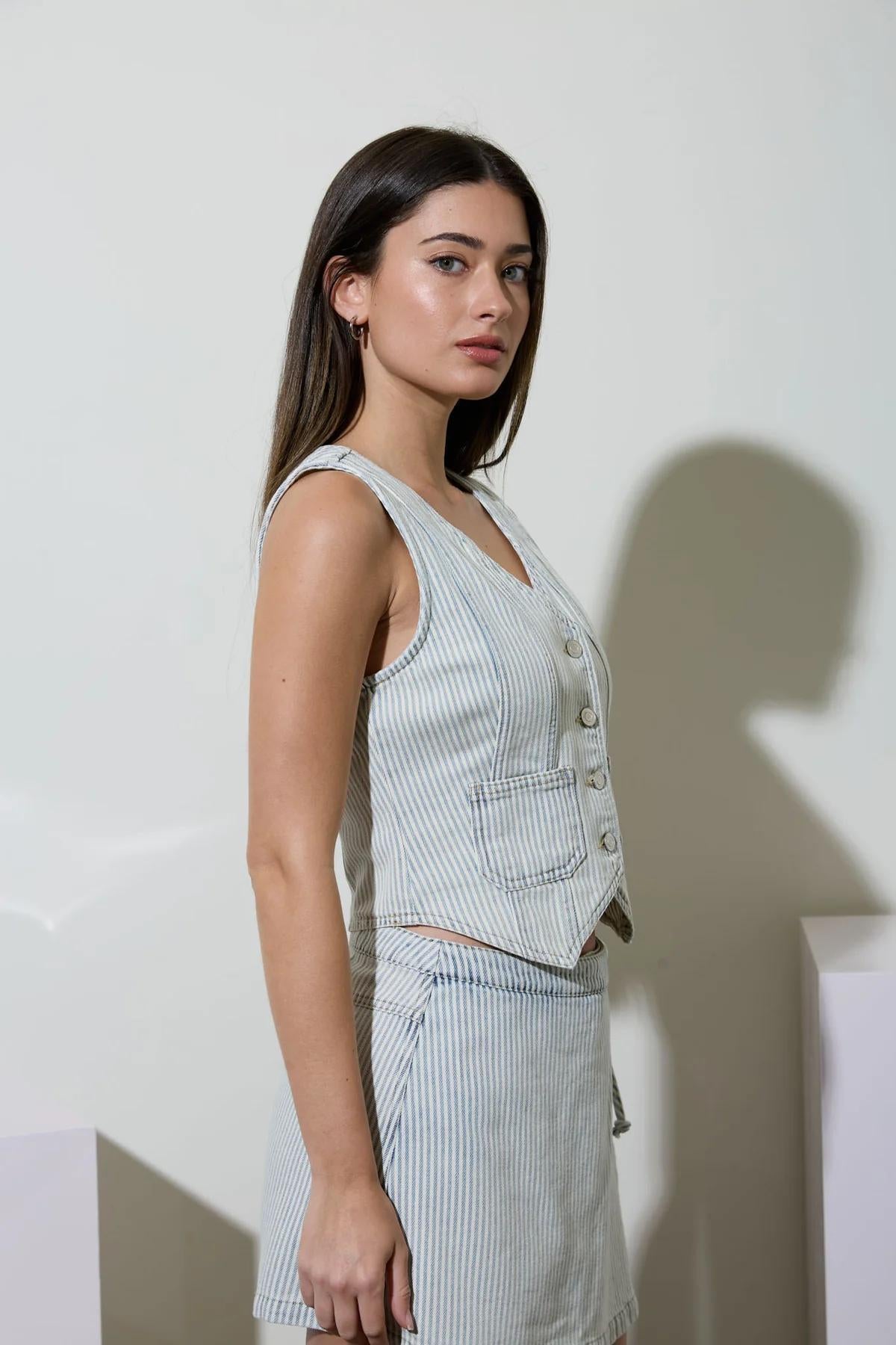 ACID WASHED STRIPE DENIM VEST/SKORT SET