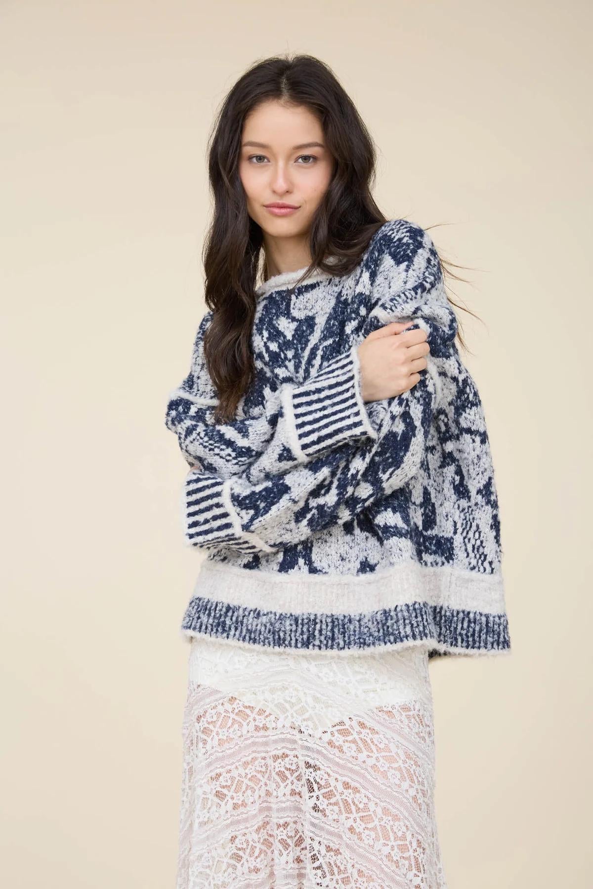 NAVY HEATHERED GEOMETRIC PRINT RAW EDGE KNIT SWEATER