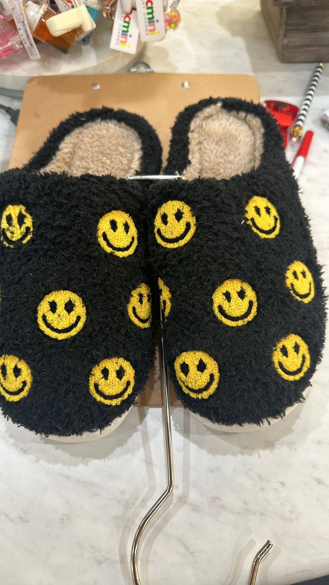 Black Smile Pattern Slippers