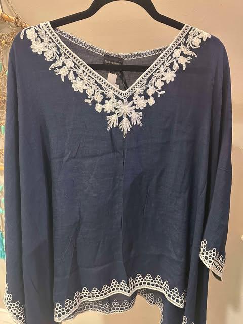 Embroidered Amarillis Poncho O/S