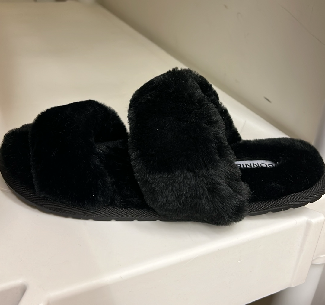 Black Fuzzy Slipper