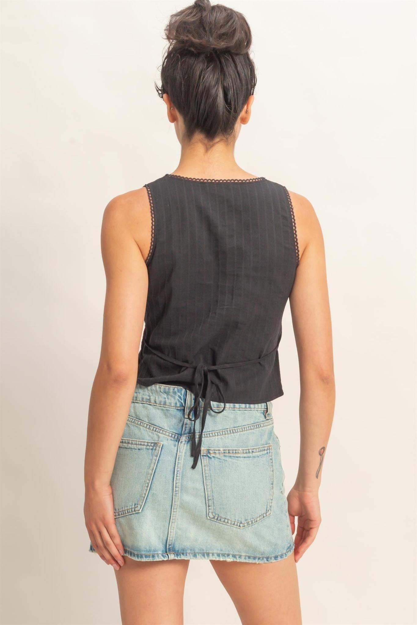 Black Sleeveless Scallop Trim V-neck Top