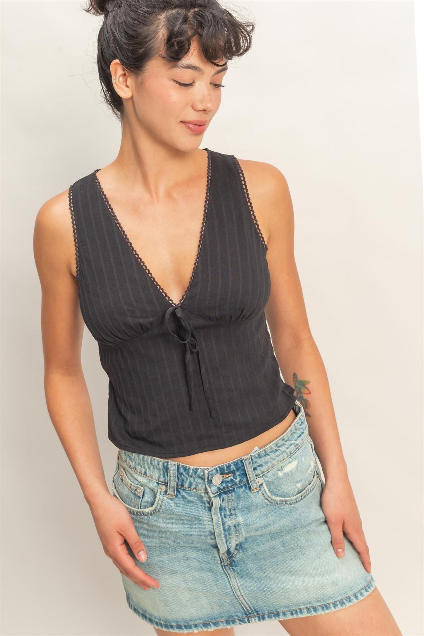 Black Sleeveless Scallop Trim V-neck Top