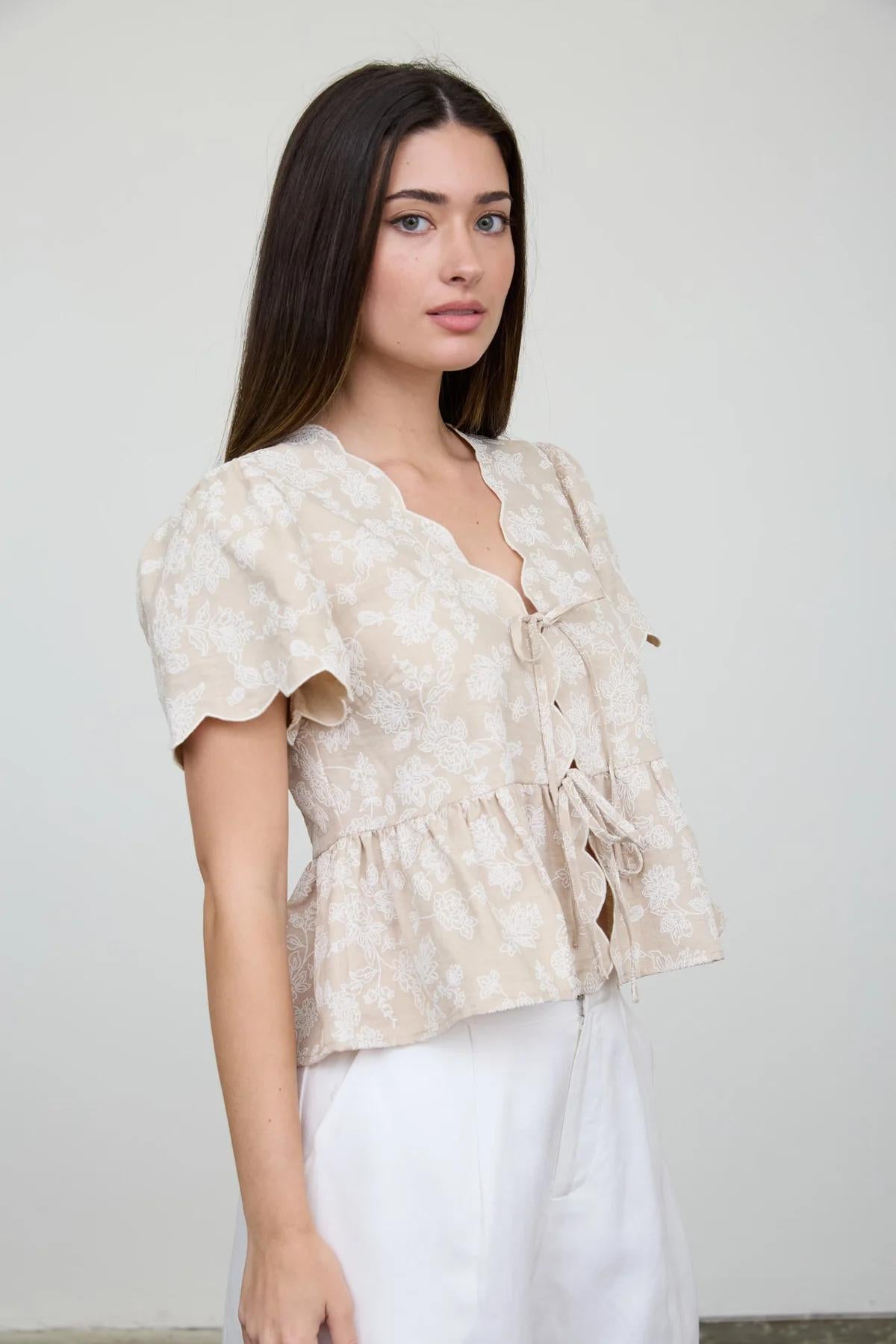 FLORAL EMBROIDERY FRONT TIE SCALLOPED PEPLUM TOP