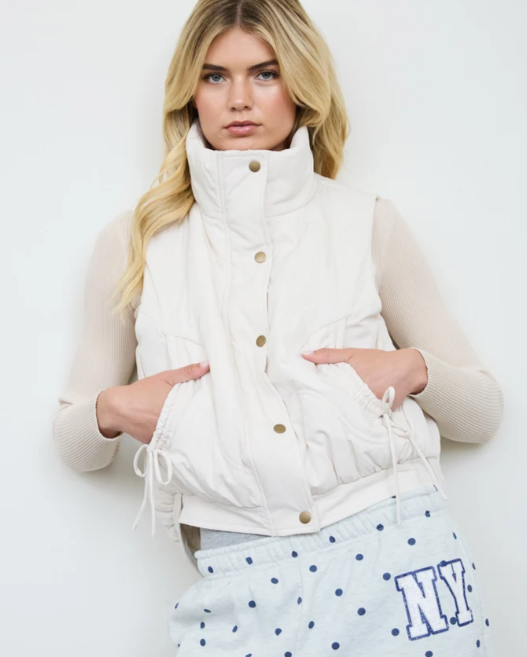 IVORY WAVE QUILTED SNAP-FRONT STAND COLLAR VEST
