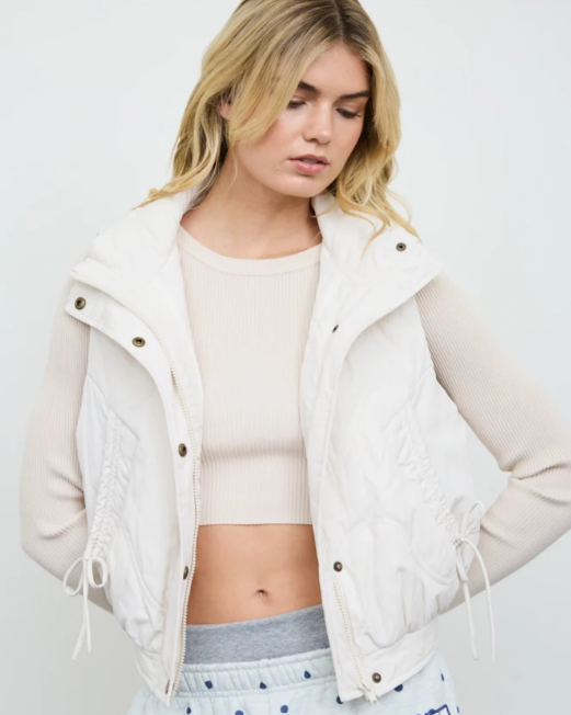 IVORY WAVE QUILTED SNAP-FRONT STAND COLLAR VEST