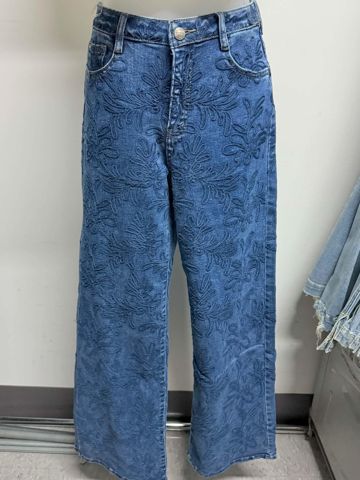 Nina Rossi (NR4254) Embroidered Floral Jeans