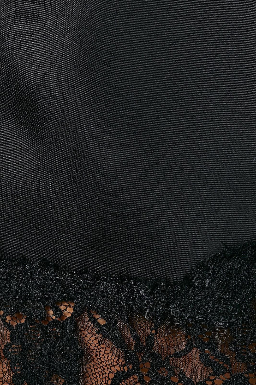 Elastic Waist Mid Rise Lace Trim Shorts