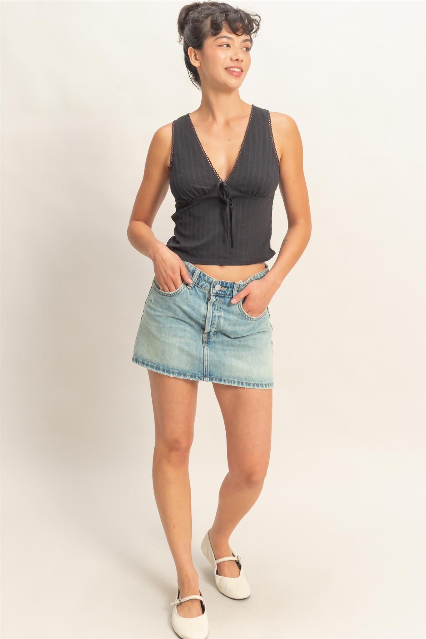 Black Sleeveless Scallop Trim V-neck Top