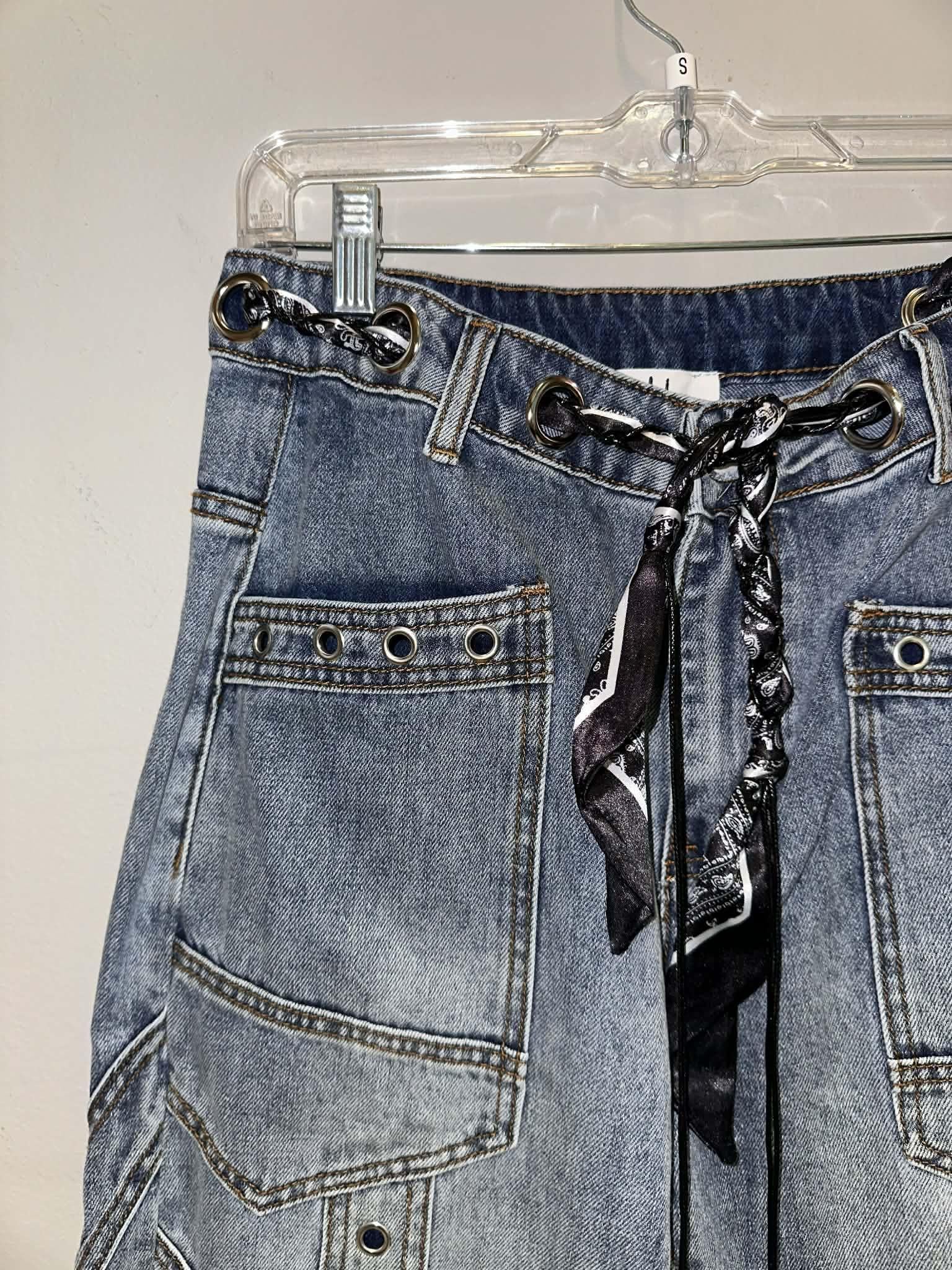 Washed Grommet Detail Barrel Jeans