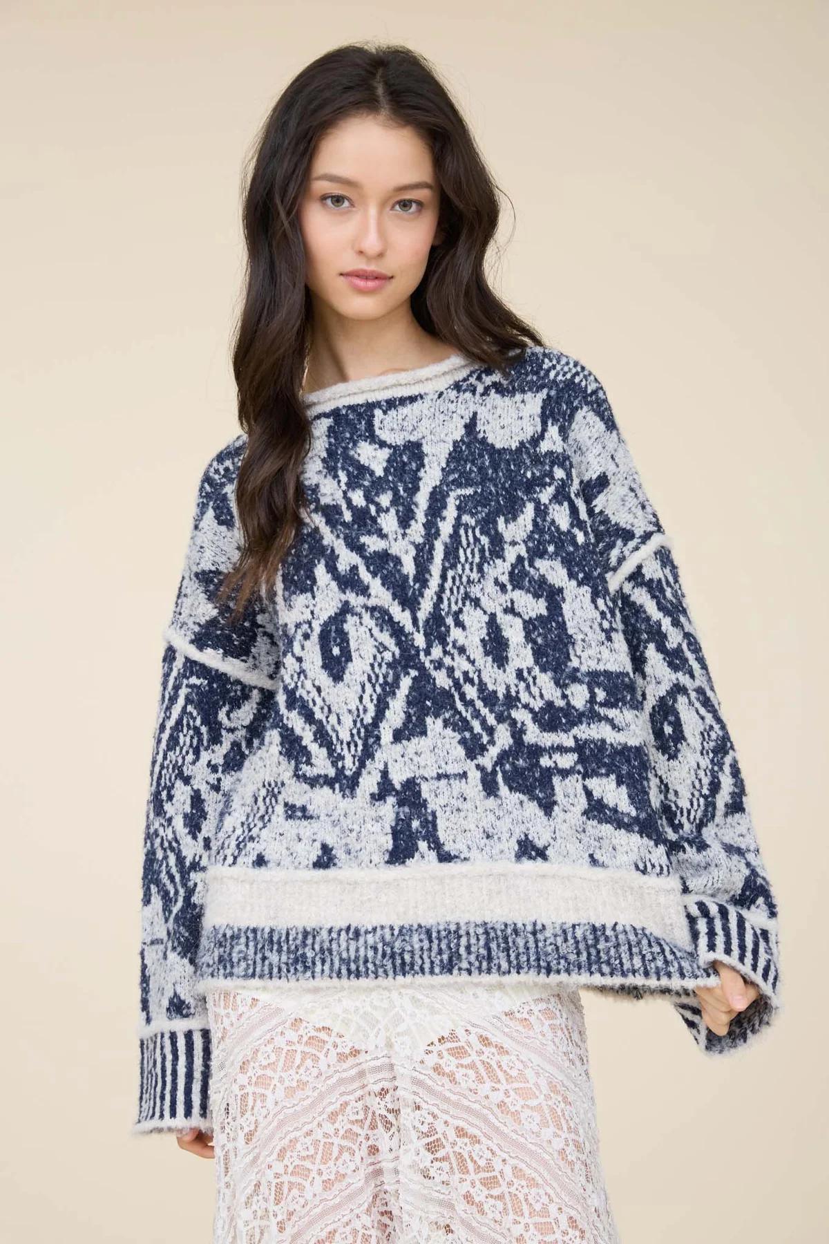 NAVY HEATHERED GEOMETRIC PRINT RAW EDGE KNIT SWEATER
