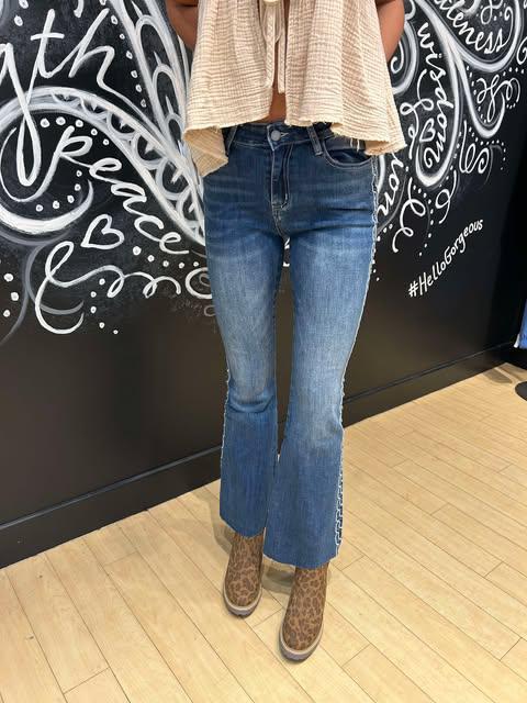 Bambu Soft Flare w/ Side Embroidery Jeans