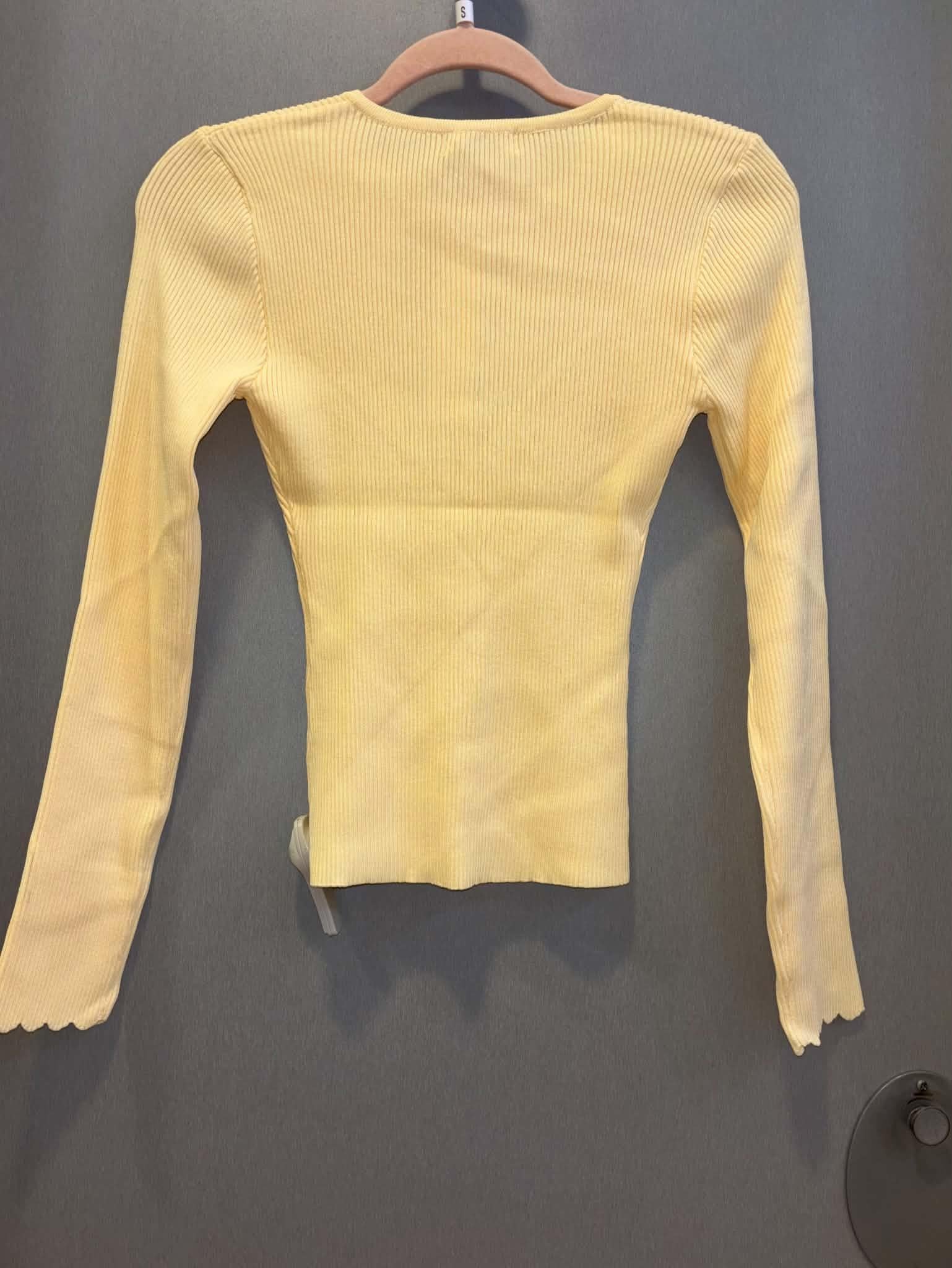 Yellow Ribbed Scalloped Button Cardigan