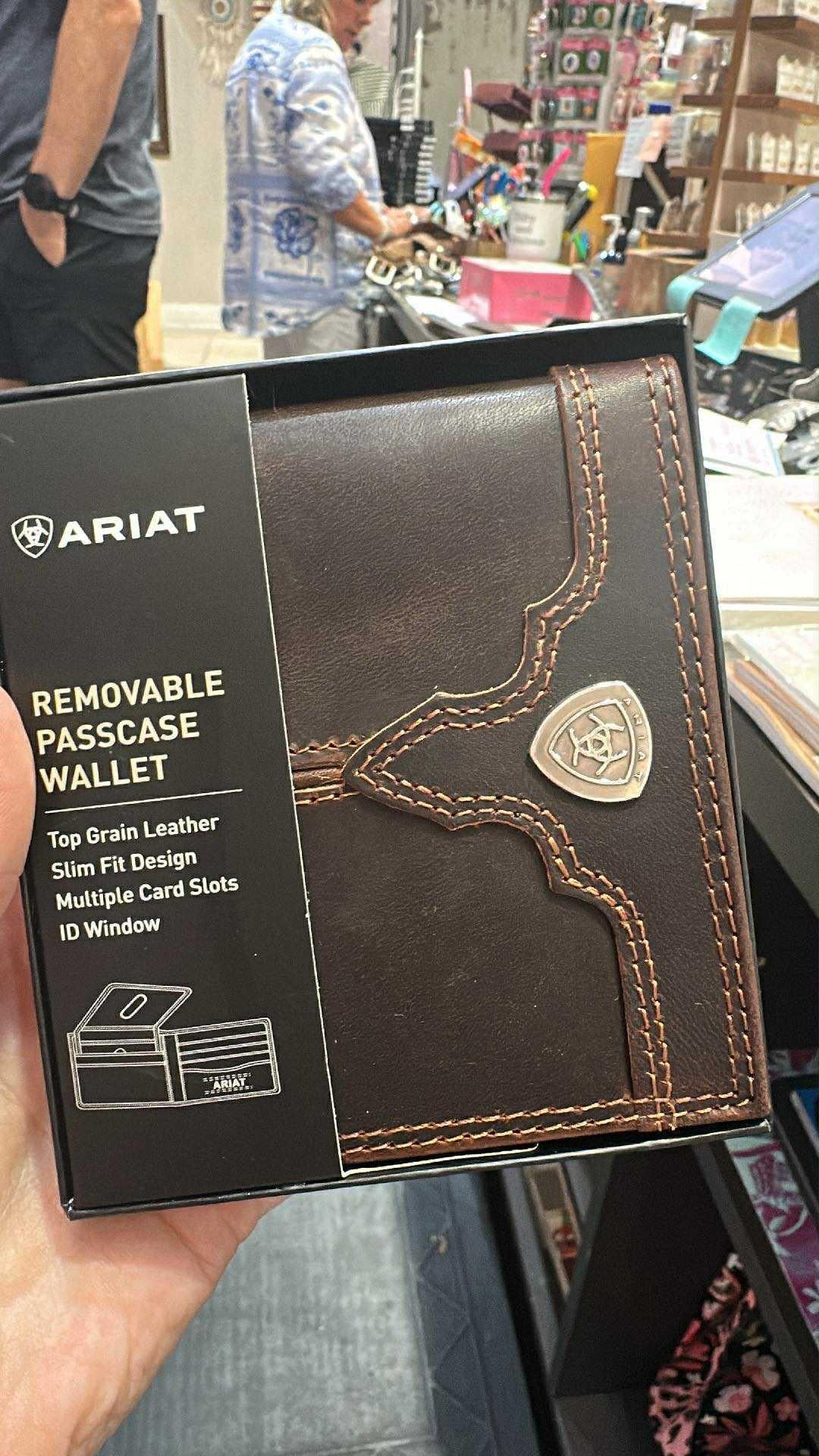 Ariat Center Bump Shield Wallet