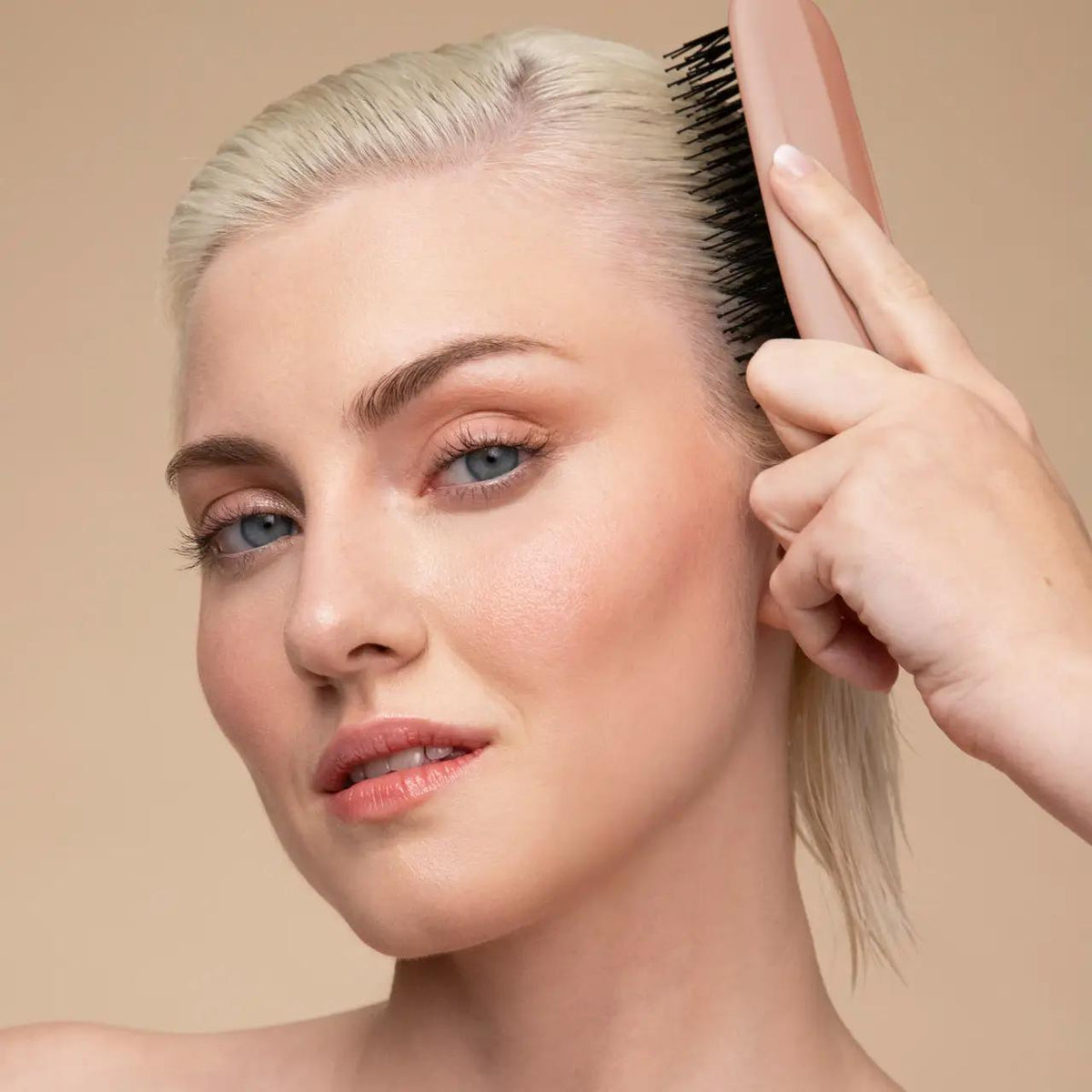 KITSCH Scalp Renewal Brush in Terracotta