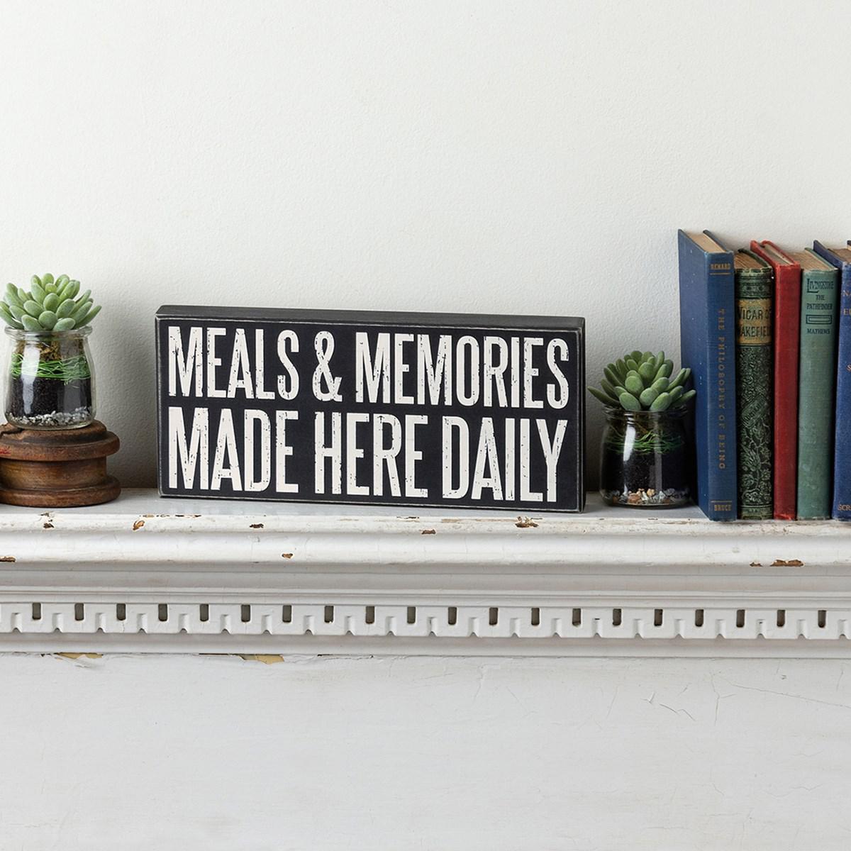 Meals & Memories Box Sign